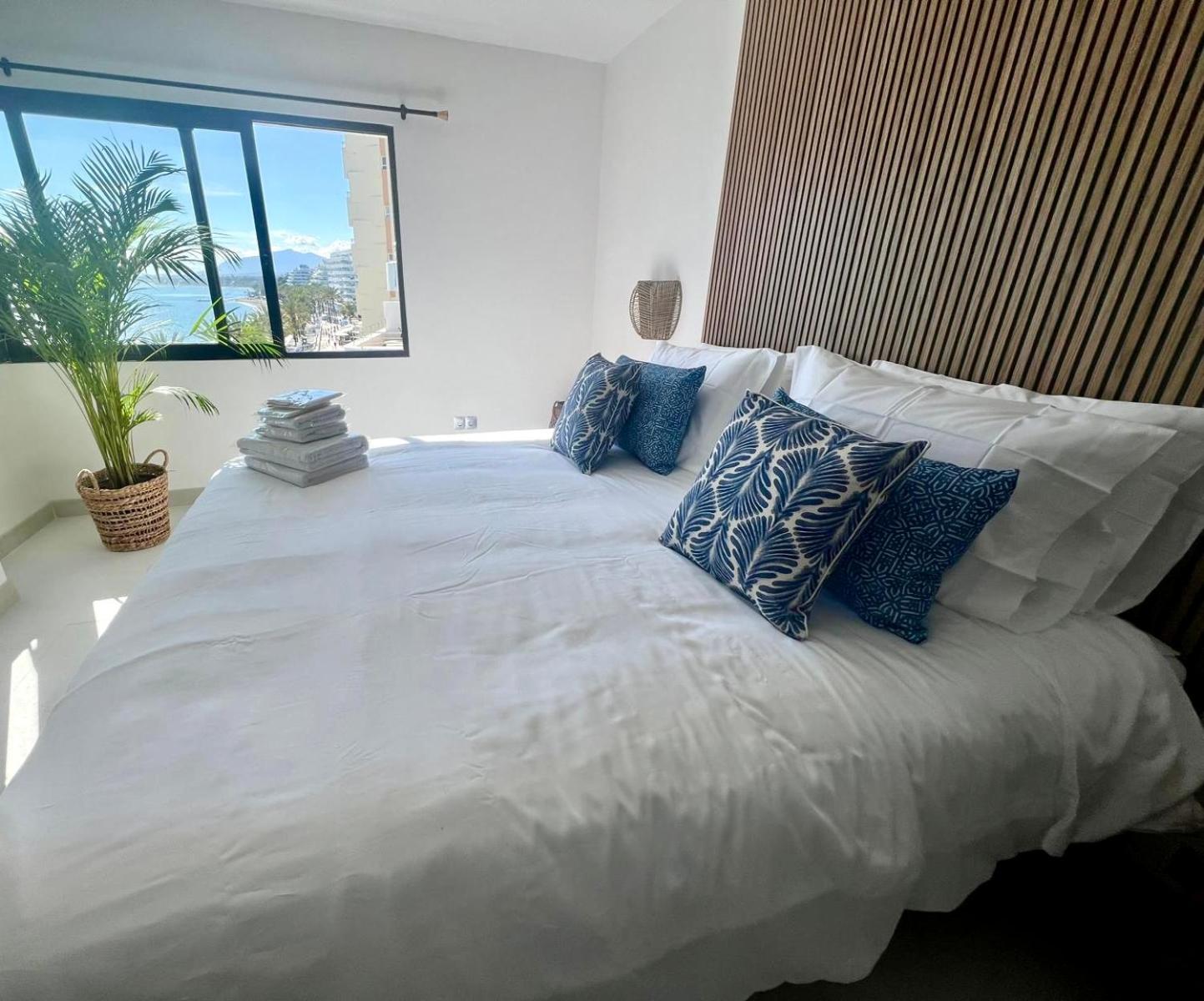 Marbella Beachfront Apartment Екстериор снимка