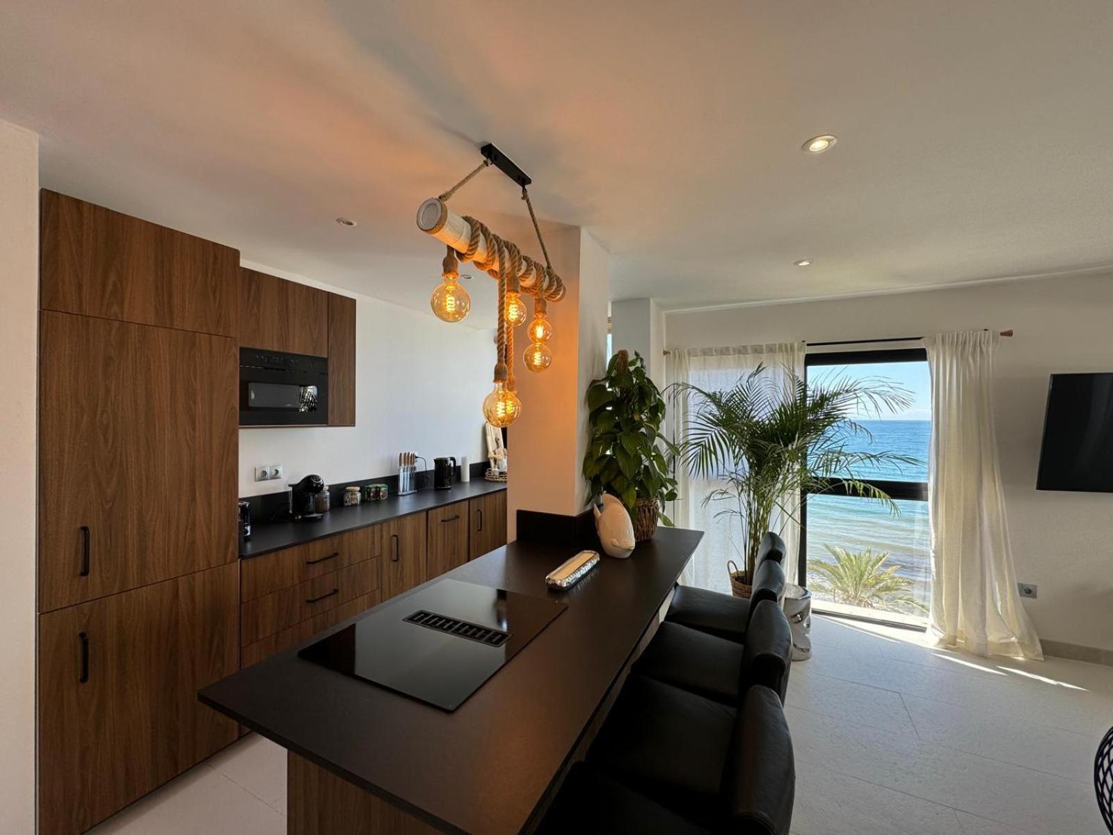 Marbella Beachfront Apartment Екстериор снимка