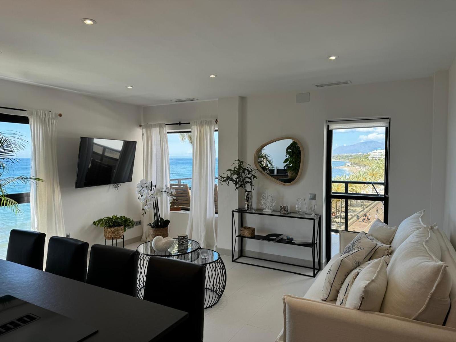 Marbella Beachfront Apartment Екстериор снимка